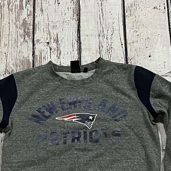 Women's New England Patriots NFL Football Crewneck Jumper Sweatshirt - Picture 3 of 5